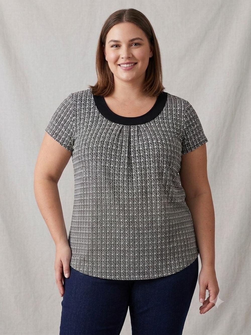 Plus-Size Black & White Patterned Short Sleeve Scoop Neck Tee.           WS 190